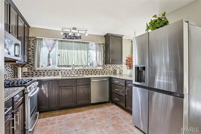 117 Old Oaks Drive, Ballwin, MO 63011