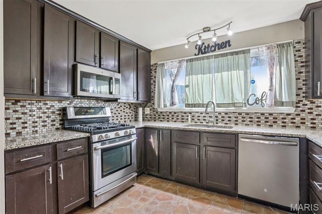 117 Old Oaks Drive, Ballwin, MO 63011