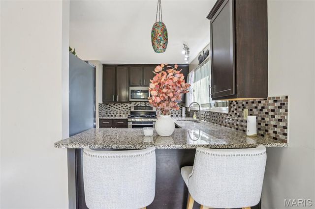 117 Old Oaks Drive, Ballwin, MO 63011