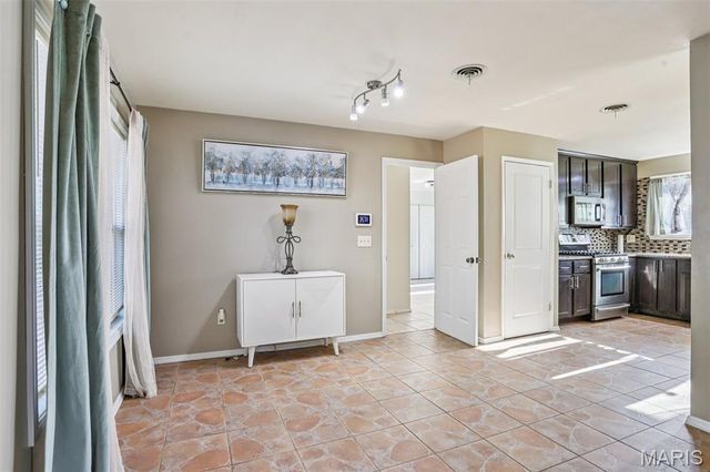 117 Old Oaks Drive, Ballwin, MO 63011