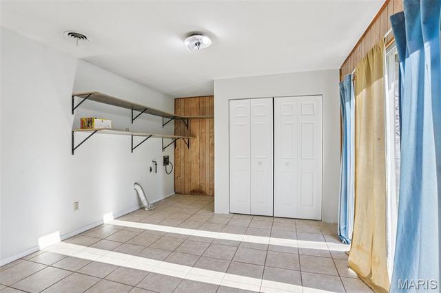 117 Old Oaks Drive, Ballwin, MO 63011