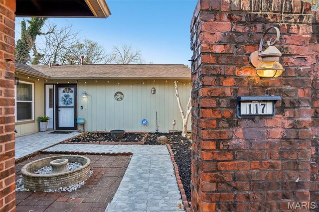 117 Old Oaks Drive, Ballwin, MO 63011