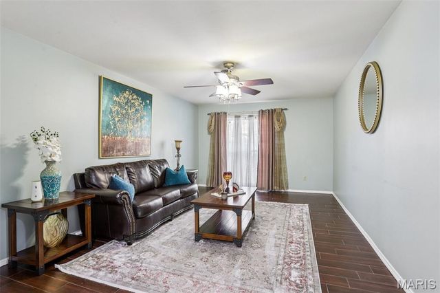 117 Old Oaks Drive, Ballwin, MO 63011