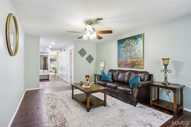 117 Old Oaks Drive, Ballwin, MO 63011