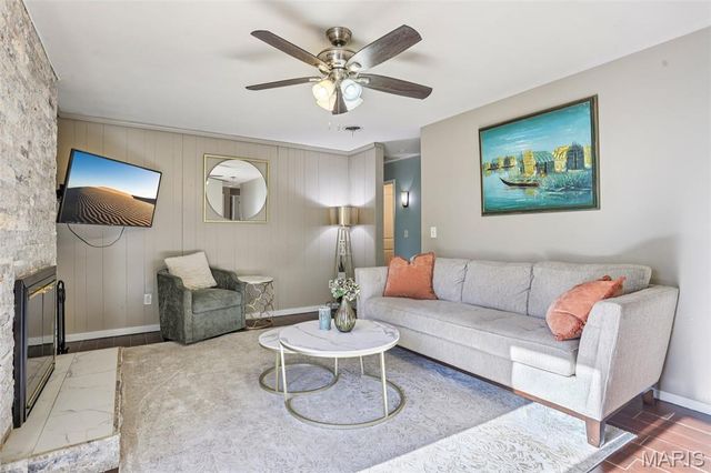 117 Old Oaks Drive, Ballwin, MO 63011