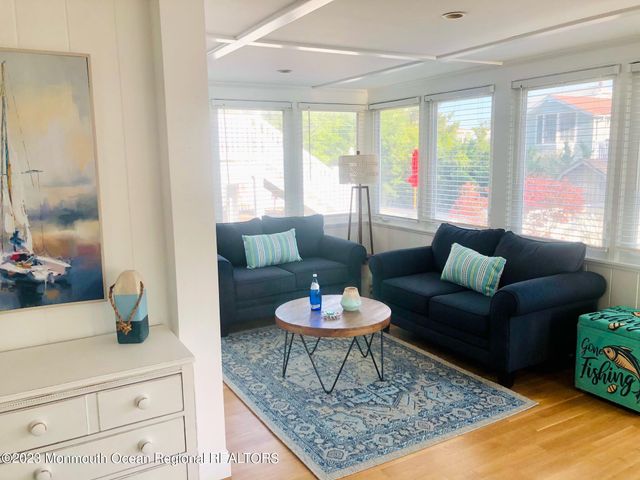 17 1st Avenue, Seaside Park, NJ 08752