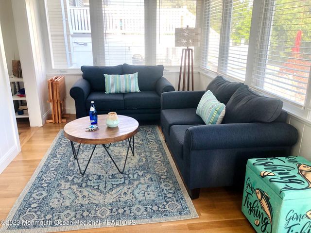 17 1st Avenue, Seaside Park, NJ 08752