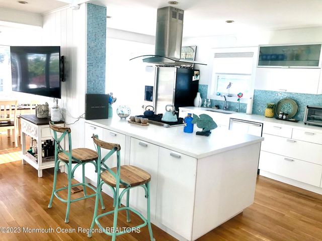 17 1st Avenue, Seaside Park, NJ 08752