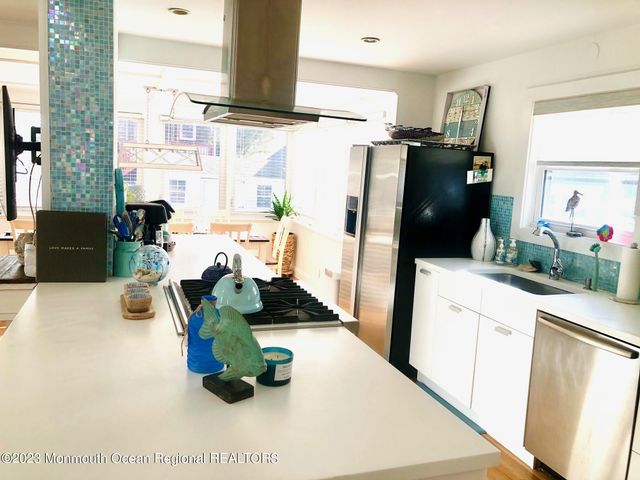 17 1st Avenue, Seaside Park, NJ 08752