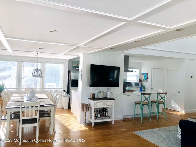 17 1st Avenue, Seaside Park, NJ 08752