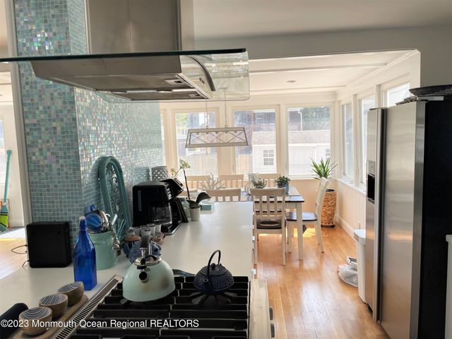 17 1st Avenue, Seaside Park, NJ 08752