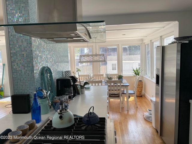 17 1st Avenue, Seaside Park, NJ 08752