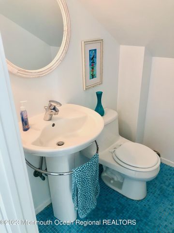 17 1st Avenue, Seaside Park, NJ 08752