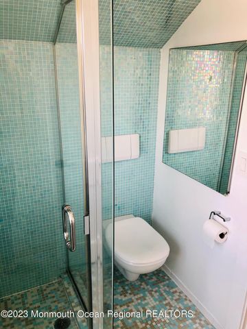 17 1st Avenue, Seaside Park, NJ 08752