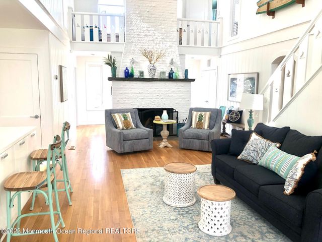 17 1st Avenue, Seaside Park, NJ 08752