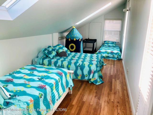 17 1st Avenue, Seaside Park, NJ 08752