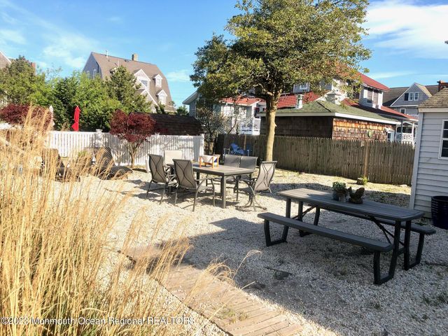 17 1st Avenue, Seaside Park, NJ 08752