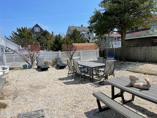 17 1st Avenue, Seaside Park, NJ 08752
