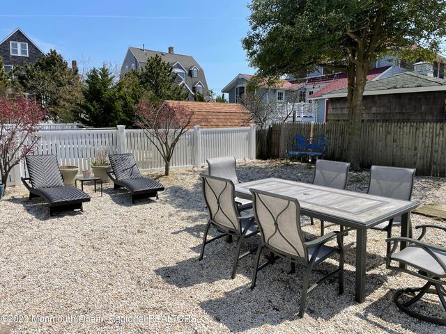 17 1st Avenue, Seaside Park, NJ 08752