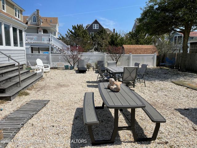 17 1st Avenue, Seaside Park, NJ 08752