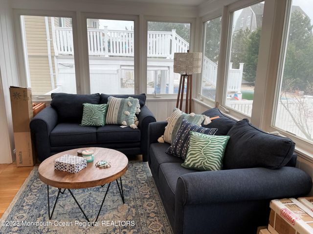 17 1st Avenue, Seaside Park, NJ 08752