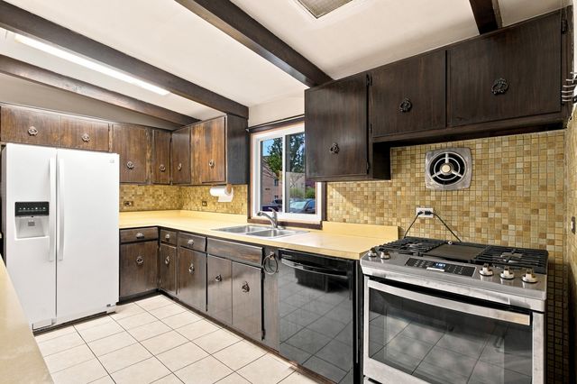 700 W Ridge Road, Villa Park, IL 60181