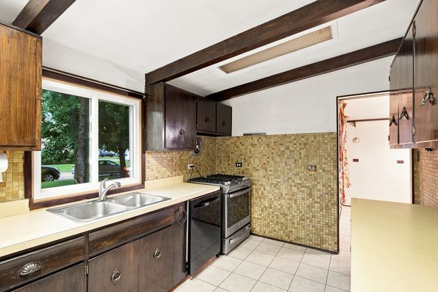 700 W Ridge Road, Villa Park, IL 60181