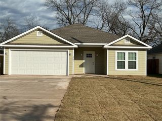 1981 W Bond Street, Denison, TX 75020