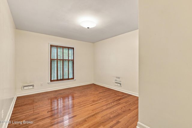 3408 Flinthaven Rd, Louisville, KY 40241