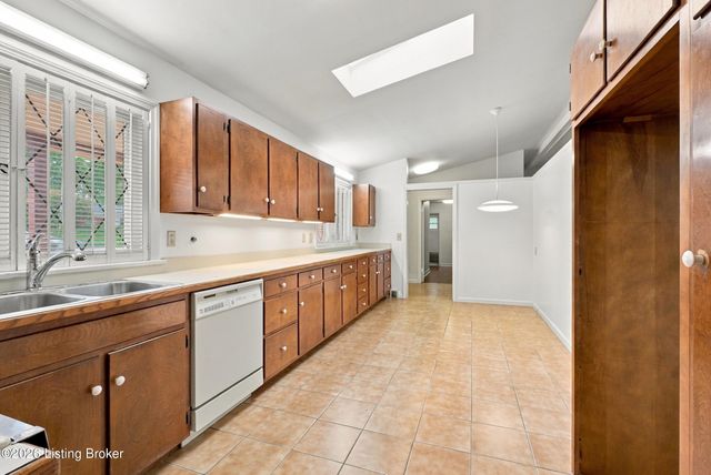 3408 Flinthaven Rd, Louisville, KY 40241