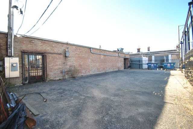5640 W Cermak Road, Cicero, IL 60804
