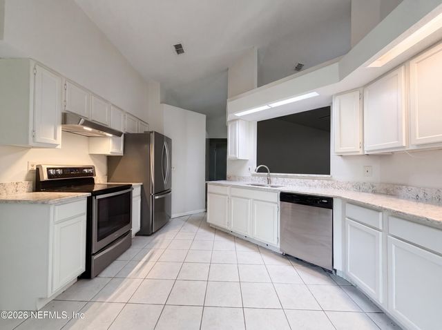 7737 PEPPER Circle E, Jacksonville, FL 32244