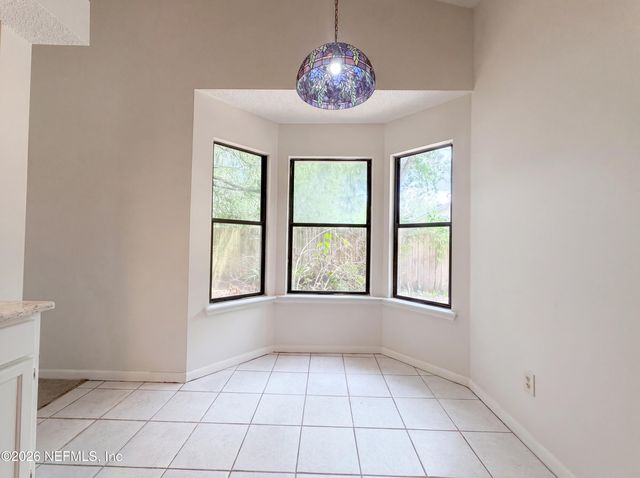 7737 PEPPER Circle E, Jacksonville, FL 32244