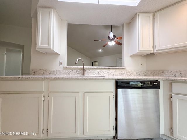 7737 PEPPER Circle E, Jacksonville, FL 32244