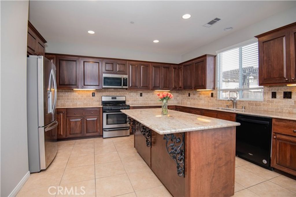 12934 Pearblossom Street, Hesperia, CA 92344