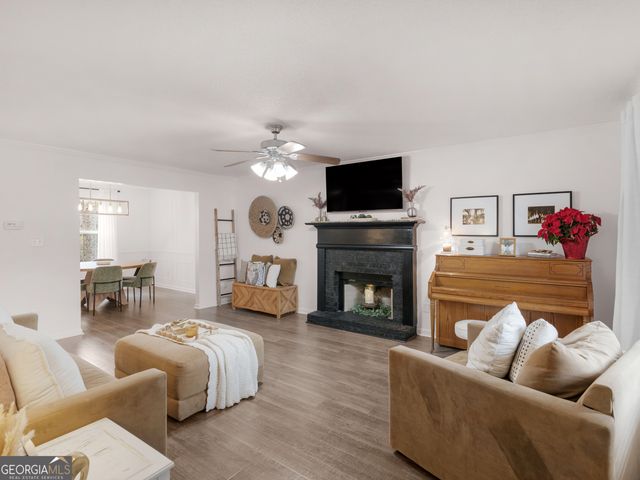 527 Gallantry Trail, Mcdonough, GA 30252