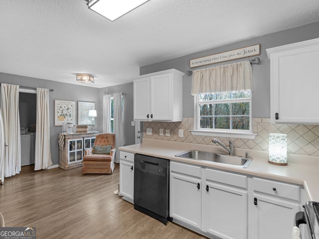 527 Gallantry Trail, Mcdonough, GA 30252