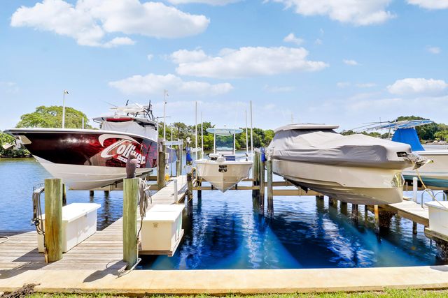 711 Hummingbird Way 201, North Palm Beach, FL 33408