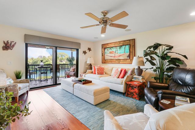 711 Hummingbird Way 201, North Palm Beach, FL 33408