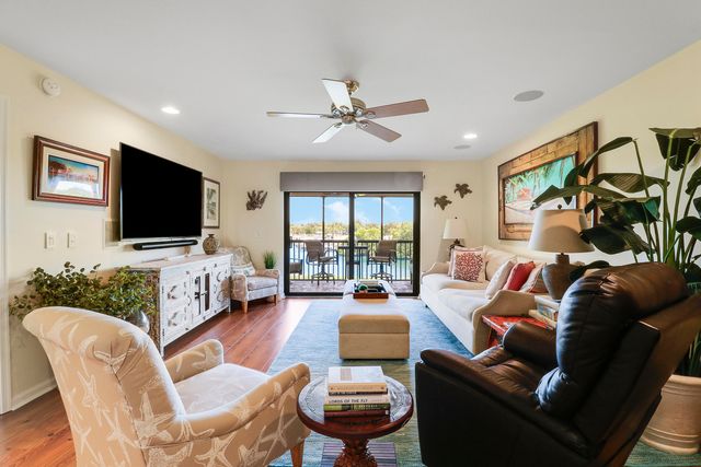 711 Hummingbird Way 201, North Palm Beach, FL 33408