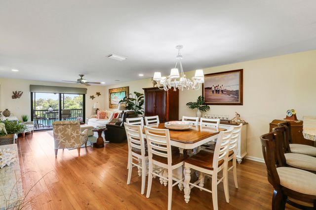 711 Hummingbird Way 201, North Palm Beach, FL 33408