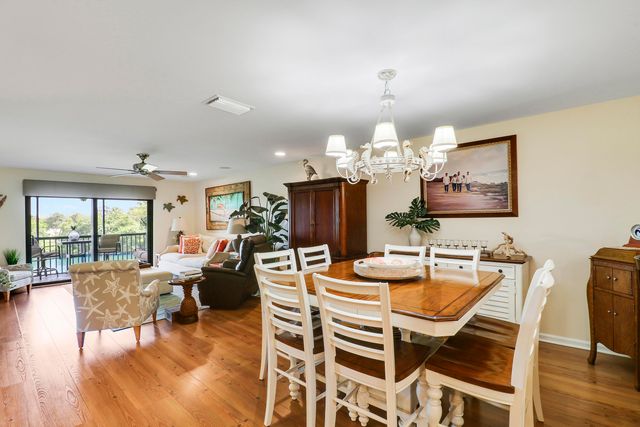 711 Hummingbird Way 201, North Palm Beach, FL 33408