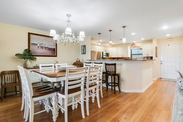 711 Hummingbird Way 201, North Palm Beach, FL 33408