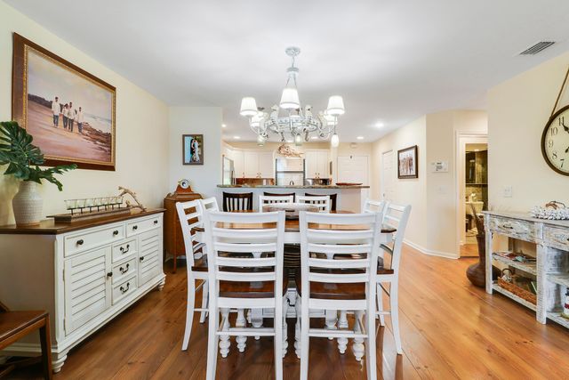 711 Hummingbird Way 201, North Palm Beach, FL 33408