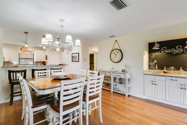 711 Hummingbird Way 201, North Palm Beach, FL 33408