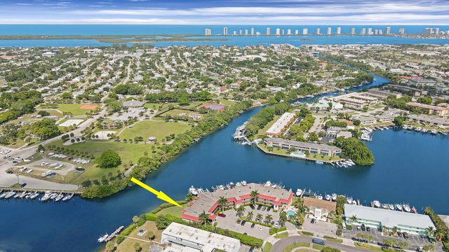711 Hummingbird Way 201, North Palm Beach, FL 33408