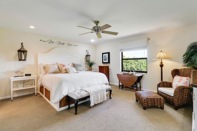 711 Hummingbird Way 201, North Palm Beach, FL 33408
