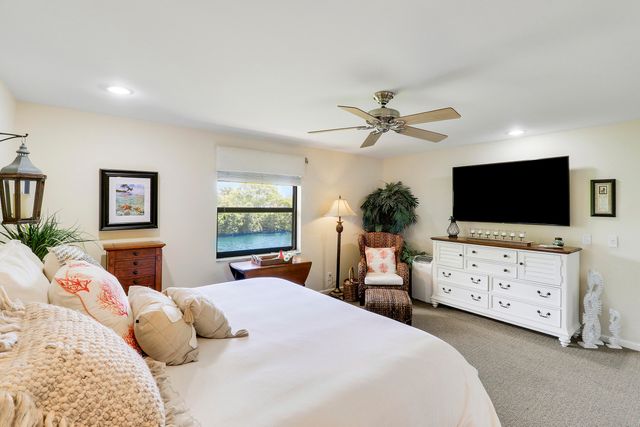 711 Hummingbird Way 201, North Palm Beach, FL 33408
