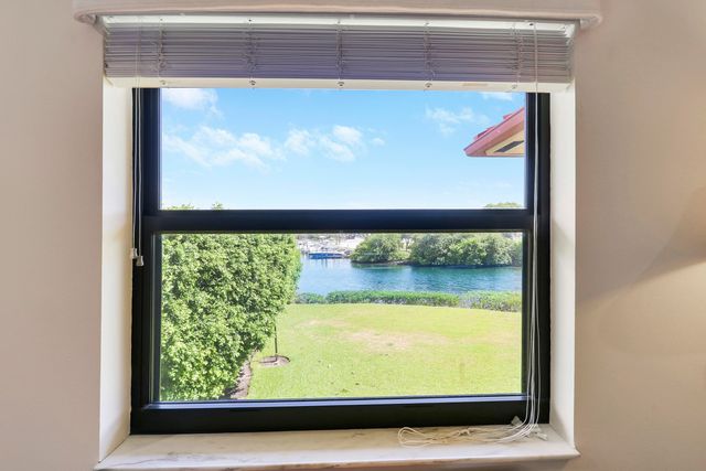 711 Hummingbird Way 201, North Palm Beach, FL 33408