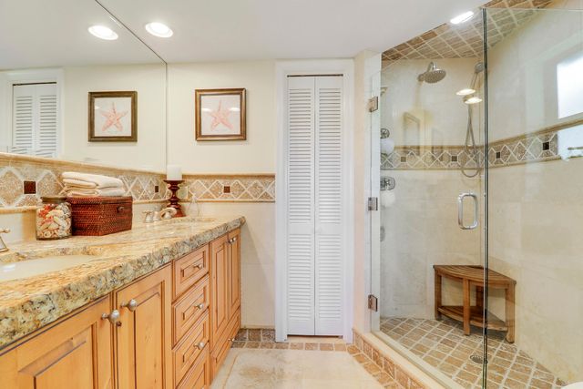711 Hummingbird Way 201, North Palm Beach, FL 33408